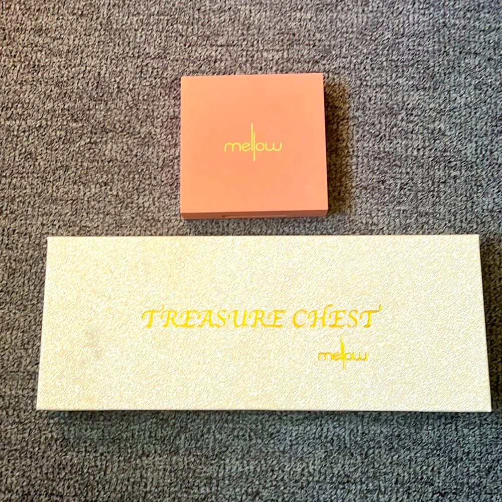 2 x lot Mellow Cosmetic eye shadow palettes